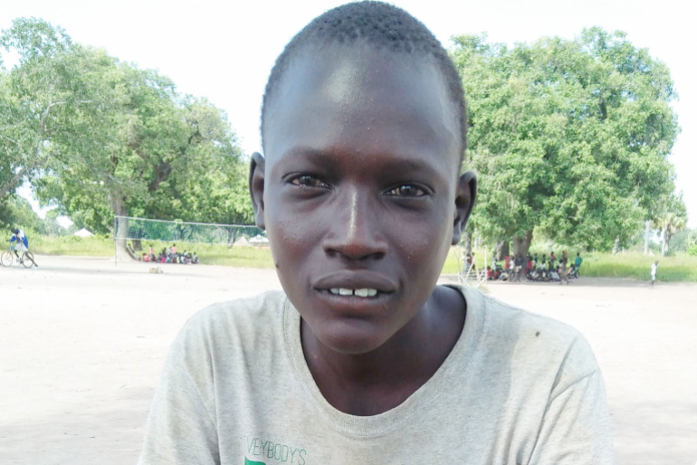 Gabriel Deng Makhoi  / Gabriel Deng Makho ist eines der vielen Kinder, die sich nach einem besseren Leben sehnen - für sich und ihre Familie. Der 11-Jährige ist der Hoffnungsträger seiner Familie.