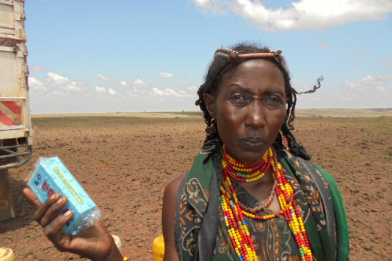 Im Norden Kenias haben Präventionsmaßnahmen gegen das Coronavirus, wie die Verteilung von Seife und Wasser, stattgefunden. Im Norden Kenias haben Präventionsmaßnahmen gegen das Coronavirus, wie die Verteilung von Seife und Wasser, stattgefunden.