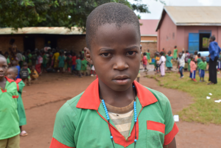 Auch der zehnjährige George Kumboy ist Schüler einer der Bildungsstätten der Diözese. Das tägliche Essen hilft ihm, sich gut auf den Unterricht konzentrieren zu können.