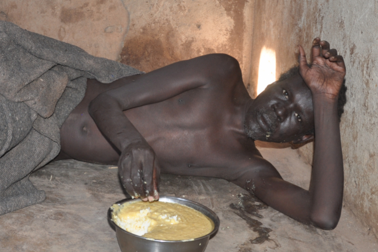 Die Zustände in südsudanesischen Gefängnissen sind häufig menschenunwürdig. Mit Ihrer Hilfe bekommen die Insassen, die oft keine Straftäter sind, ein Stück ihrer Würde zurück.