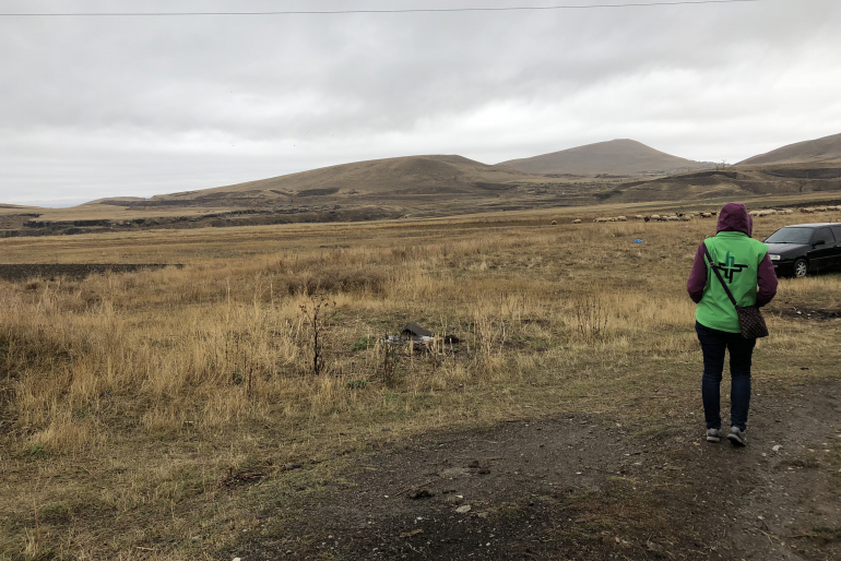 Karges Land und der Mangel an Arbeit zwingen junge Leute dazu, aus Dschadschur wegzuziehen. Ältere, hier verwurzelte Menschen bleiben allein und hilflos zurück.