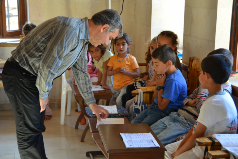 In der Region Tur Abdin (Türkei), einer Wiege des Christentums, unterstützen wir christlichen Sprach- und Religionsunterricht, um das kulturelle Selbstverständnis der assyrischen Christen zu stärken. Denn in der Türkei ist Christsein mit vielen Einschränkungen verbunden.