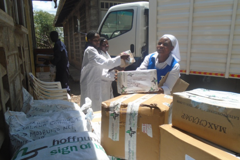 Eine der dringend benötigten Nahrungsmittel- und Medikamentenlieferungen von Hoffnungszeichen ist angekommen.