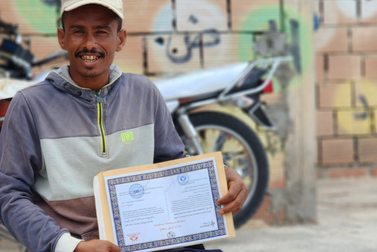 Mohammad Nasser hat an einem Lehrgang zur Instandsetzung von Krafträdern teilgenommen und kann jetzt in einer Werkstatt den Familienunterhalt verdienen.