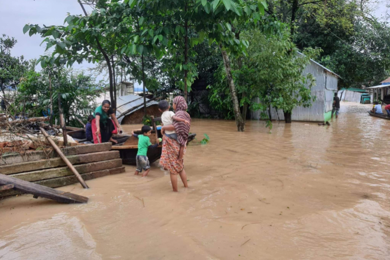 Unzählige Menschen haben ihr Zuhause verloren. Sie sind nun obdachlos und auf Hilfe angewiesen.