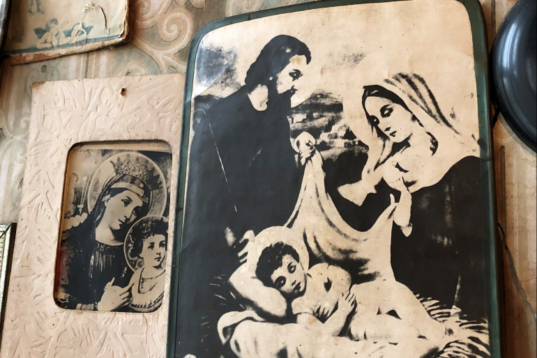 Die christlichen Motive, die viele Wände in Armenien schmücken, strahlen Geborgenheit aus. Neben ihrem Glauben schenken auch die Lebensmittelpakete von Hoffnungszeichen den Menschen Kraft und Zuversicht.