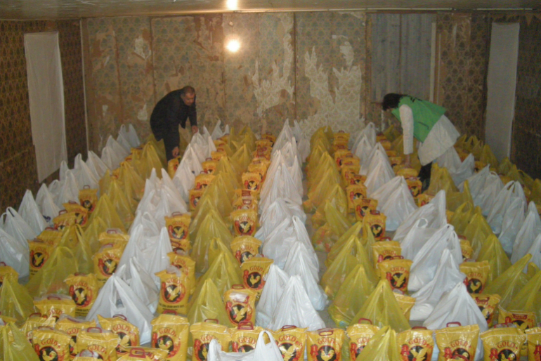 150 bedürftige Familien und alleinstehende Senioren möchten wir mit unserer Hilfslieferung erreichen – die Ärmsten der Gemeinde Dschadschur, die sich diese Nahrungsmittel sonst nicht leisten könnten.