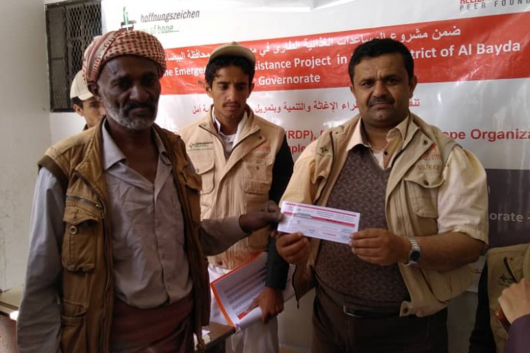 Gemeinsam mit unserem lokalen Partner RDP helfen wir den Menschen mit unterschiedlichen Projekten. Die Ausgabe von Lebensmittelgutscheinen ist eine der Möglichkeiten, den Hunger in den Familien zu bekämpfen.