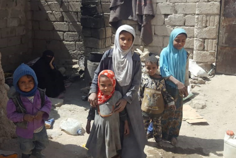 400.000 Kindern im Jemen droht dieses Jahr der Hungertod. Mit Ihrer Gabe und unserer Hilfe ist es möglich, den Hungernden, vor allem Kindern, Beistand zu leisten.