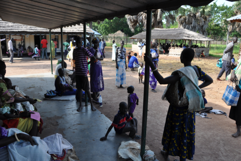 Jeden Tag strömen Patienten auf das Gelände, denn wie Aker wissen sie, dass man hier die richtige Behandlung erhält und man diesen Ort wieder mit Hoffnung verlässt.