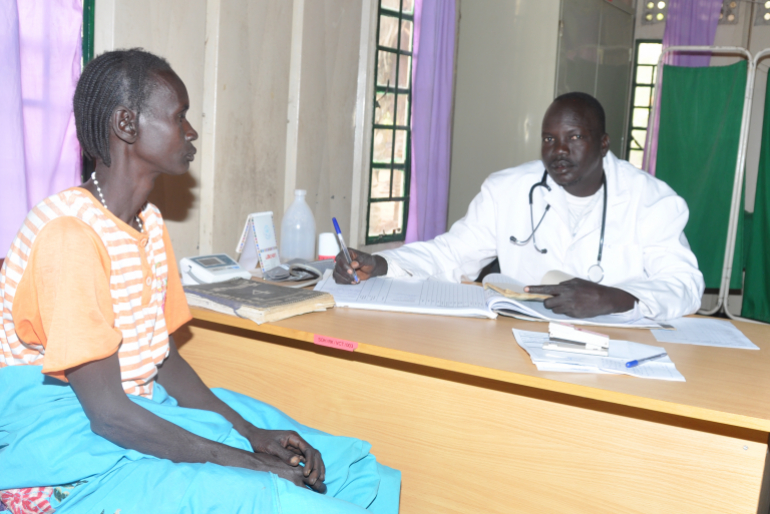 Schnell hatte der Mediziner die Diagnose gestellt und der fünffachen Mutter Medikamente verschrieben – doch nicht nur in Rumbek herrschen Krankheit und Hunger. Die Not in Nyal ist ebenfalls groß.