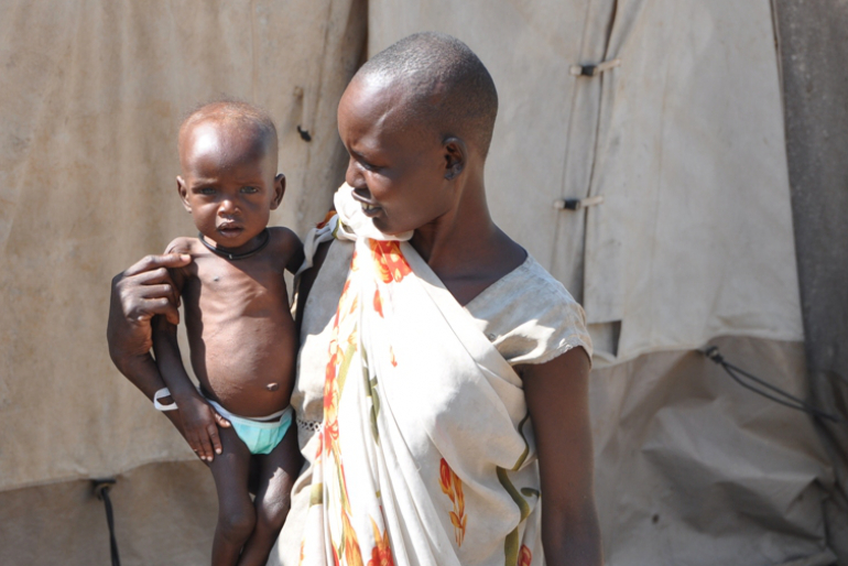Nyakuok Lony Lamdem sucht in der Hoffnungszeichen-Klinik in Nyal Hilfe.