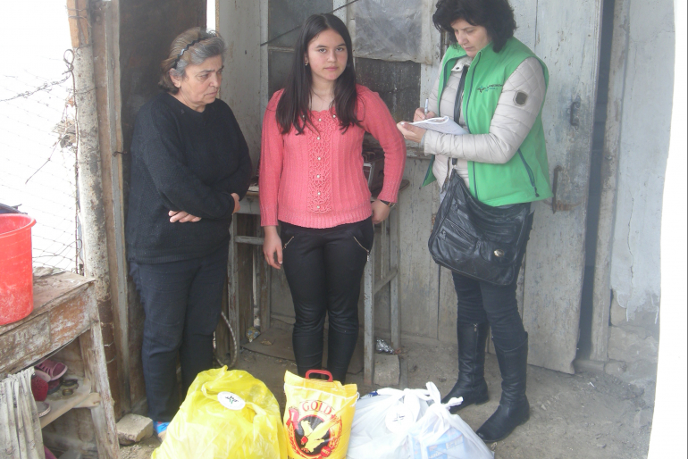 Die 12-jährige Adela Harutjunjan hat bereits beide Eltern verloren. Elternlose Kinder sind in Bergkarabach auf Unterstützung angewiesen.