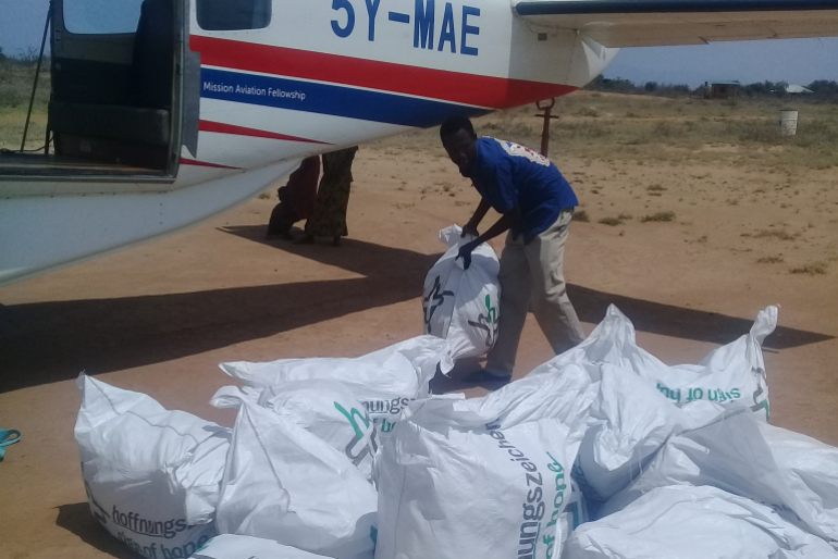 Im Sommer brach Malaria in der Region aus. Zur Bekämpfung der Epidemie schickt Hoffnungszeichen Moskitonetze und Medikamente nach Illeret.