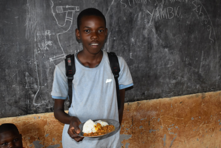 ... möchte die Diözese den Kindern Perspektiven schenken und zugleich mit Schulspeisungen deren Mägen füllen. Für viele Schüler ist dies die einzige Mahlzeit am Tag.