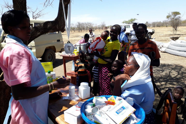 Rettung in der Not: Schon jetzt werden kranke Kinder in Kosike alle zwei Wochen behandelt. In der neuen Klinik sollen noch mehr Kinder geheilt und Eltern geschult werden.