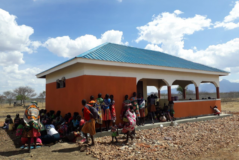 Noch erfolgen die Untersuchungen im künftigen Lager- und Verwaltungsgebäude. Sobald das Klinikgelände über eine Wasserversorgung verfügt, soll mit dem Bau des Behandlungsgebäudes begonnen werden.