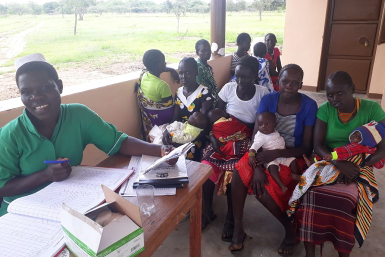 Die Gesundheitsberatung in Kosike wird dankbar angenommen. Notfallnahrung für unterernährte Kinder ist nun dringend erforderlich.