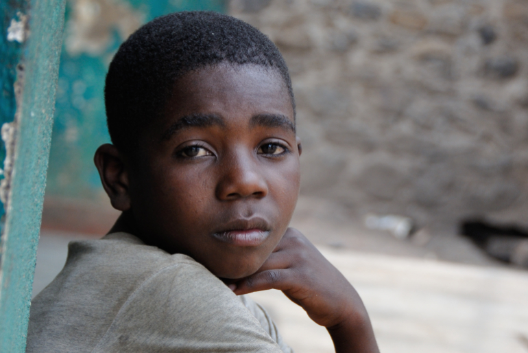 Mit Ihrer Spende ermöglichen Sie Bukavus Straßenkindern nicht nur eine warme Mahlzeit und eine sichere Bleibe, sondern geben ihnen auch Hoffnung und Perspektiven für die Zukunft.