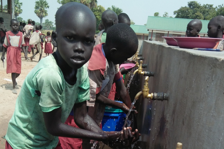 Auf Hygiene wird geachtet: Händewaschen vor dem Essen ist Pflicht, und sauberes Wasser hierfür steht allen Schülern und Lehrern zur Verfügung.