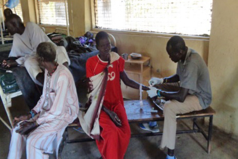 In der Region Panidschar ist die Cholera ausgebrochen. Die am schwersten Erkrankten werden stationär in unserer Klinik in Nyal behandelt.