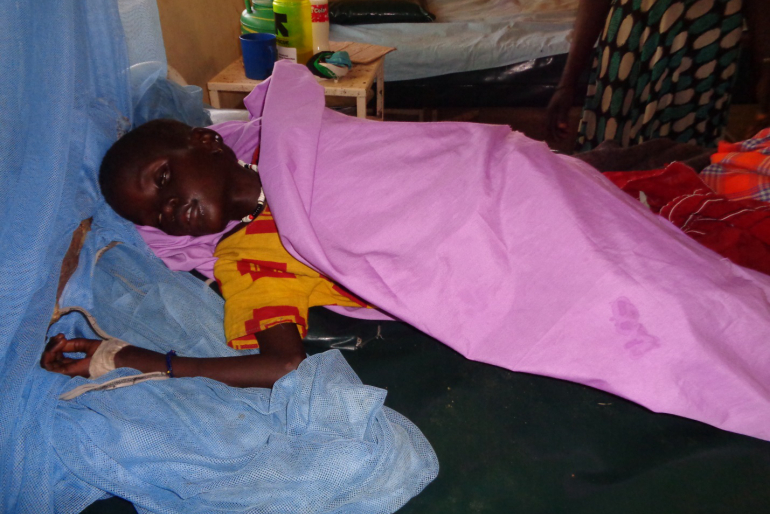 Viele Kinder sind von der Cholera betroffen. Um ihnen helfen zu können, müssen wir dringend Medikamente und Nahrungsmittel nach Nyal bringen.