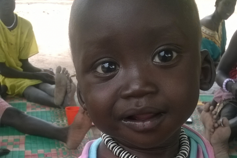 Sieben Wochen später ist Meen dank der Behandlung mit geeigneter Medizin und Spezialnahrung auf dem Weg der Besserung. Seine Haut heilt, und er nimmt stetig zu.