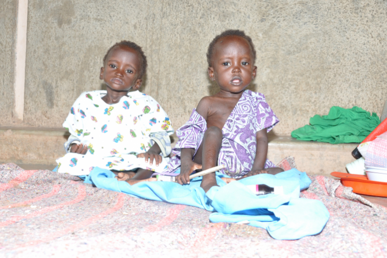 Die Regenzeit bringt ein Klima, in dem viele Kinder erkranken. Oft gehen damit Ernährungsprobleme einher, die die Kinder noch mehr gefährden.