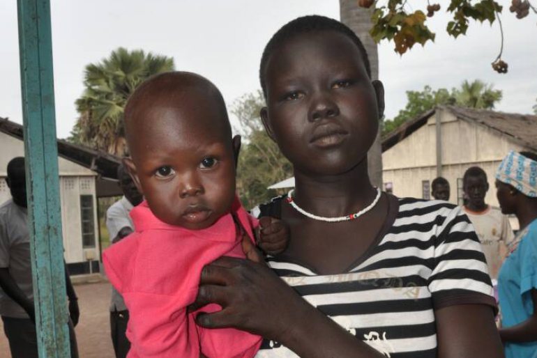Im Südsudan tragen oft schon Heranwachsende Verantwortung für ihre jüngeren Geschwister.