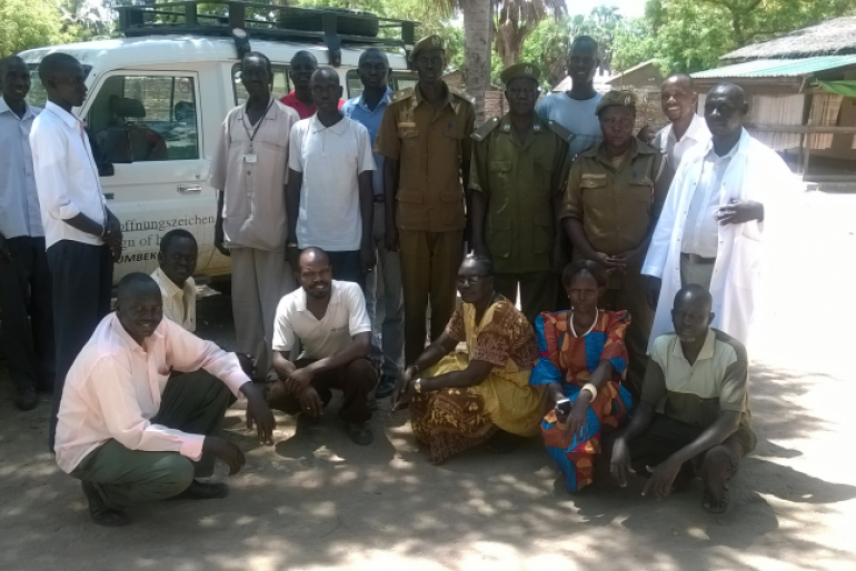 Spezialisierte Krankenpfleger der Diözese Yei schulen Mitarbeiter des Gefängnisses und von Hoffnungszeichen in der Behandlung psychischer Krankheiten.