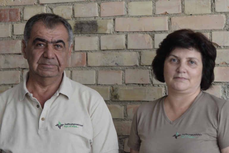 Wigen Aghanikjan und Aljona Zeytunyan berichteten uns bei ihrem Besuch im Hoffnungszeichen-Büro in Konstanz von ihren Erfahrungen bei der Nahrungsmittelverteilung in Bergkarabach.