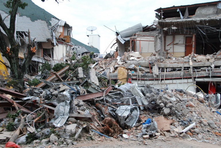 Indonesien erlebt immer wieder schwere Erdbeben, so wie hier zu sehen im September 2009 auf der Insel Sumatra.