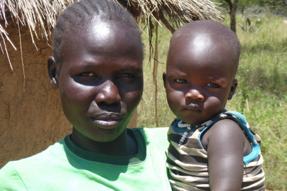 Die sieben Monate alte Malaika litt schwer unter Mangelernährung und einer Lungenentzündung. Dank dem Klinik-Team ist das Mädchen auf dem Weg der Besserung – Mutter Monica Chepulake freut sich. Die sieben Monate alte Malaika litt schwer unter Mangelernährung und einer Lungenentzündung. Dank dem Klinik-Team ist das Mädchen auf dem Weg der Besserung – Mutter Monica Chepulake freut sich.
