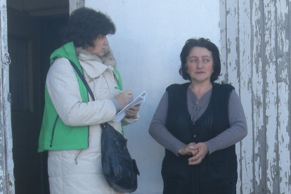 Unsere Mitarbeiterin Aljona Zeytunyan besucht Marietta Sargisjan – die Frau aus Dschadschur in Nordarmenien ist frisch verwitwet. Zur Trauer kommen Sorgen um Nahrung, Medikamente und den Krieg um Bergkarabach.