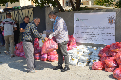 Bereits in der Vergangenheit war unser Projektpartner für uns im Bezirk Dohuk aktiv und verteilte an bedürftige Familien Lebensmittelpakete,  um dem Hunger entgegenzuwirken. Aktuell ist die humanitäre Situation durch die Corona-Pandemie wieder besonders schwierig und es wird  Nahrungsmittelhilfe benötigt.