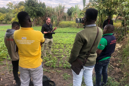 Hoffnungszeichen-Mitarbeiter Benedikt Hecking besucht das Projekt im Salima Distrikt im Osten Zentral-Malawis.