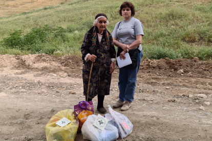 Gyulizar Matevossyan (82) ist vom Leben gezeichnet. Die Frau lebt in Armut und Einsamkeit. Ein Lichtblick im Alltag der betagten Dame ist das Hilfspaket von Hoffnungszeichen.