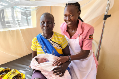 In Ugandas ländlichen Regionen fehlt es an medizinischer Versorgung – die Weihnachtsaktion von Hoffnungszeichen schenkt Hoffnung und Hilfe.