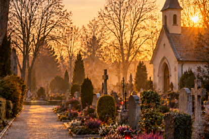 Friedhof im Sonnenuntergang