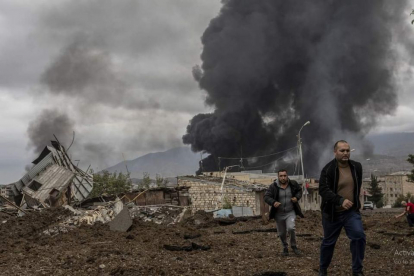 Der Krieg vertreibt die Menschen und verursacht unsägliches Leid. Tausende flüchten aus Bergkarabach nach Armenien.