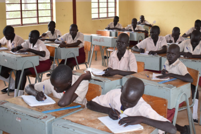 Die Loreto-Schule im südsudanesischen Maker Kuei: Die tägliche Ausgabe von Essen stellt für viele Familien einen großen Anreiz dar, ihre Kinder regelmäßig in die Bildungseinrichtung zu schicken. 