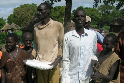 Wir unterstützen die versehrten Menschen und ihre Familien, für die es in Zeiten von Konflikten und Hungersnot besonders schwer ist, sich alleine zu versorgen.