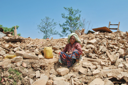 Schnell zur Stelle nach dem schweren Erdbeben in Nepal: Hoffnungszeichen-Helfer konnten die Menschen mit dem Nötigsten versorgen und den Wiederaufbau planen. / (Titel) Schnell zur Stelle nach dem schweren Erdbeben in Nepal: Hoffnungszeichen-Helfer konnten die Menschen mit dem Nötigsten versorgen und den Wiederaufbau planen.