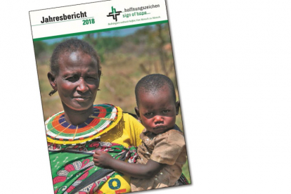 Ein Motiv aus Kosike in Uganda ziert die Titelseite unseres Jahresberichts 2018. Hier in dieser äußerst abgelegenen und medizinisch unterversorgten Gegend begann Hoffnungszeichen mit dem Aufbau einer Klinik.