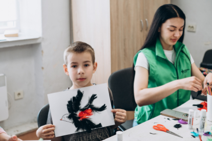 Eines von vielen wichtigen Hilfsangeboten: Traumatisierte Kinder können durch Hoffnungszeichen therapeutisch betreut werden.