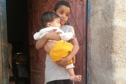 Naima lebt jetzt mit ihrer Familie in einem kleinen Haus im Gouvernement Al-Bayda. Hier gibt es viele Binnenflüchtlinge, weshalb Hunger und Unterversorgung besonders verbreitet sind.