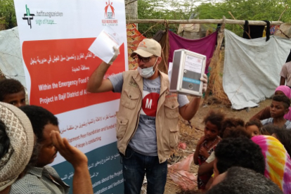 Die Mitarbeiter unserer Partnerorganisation sprechen im Flüchtlingslager Al-Zalam mit den Menschen, erstellen Bedarfslisten, ... Die Mitarbeiter unserer Partnerorganisation sprechen im Flüchtlingslager Al-Zalam mit den Menschen, erstellen Bedarfslisten, recherchieren Hilfsmöglichkeiten und …