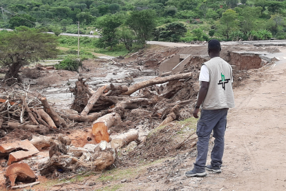 Überschwemmungen und Erdrutsche haben im Westen Kenias ganze Landstriche zerstört. Hoffnungszeichen-Mitarbeiter Tityon Ambrose macht sich vor Ort ein Bild der Lage.