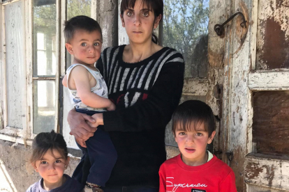 Lilit Chichyan lebt mit ihren Kindern in ärmlichsten Verhältnissen. Durch die Unterstützung für ihre kleine Landwirtschaft hat sie die Chance, ihr Einkommen zu stabilisieren. Gegen die akute Not wollen wir mit Nahrungsmitteln helfen.