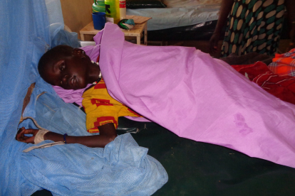 Viele Kinder sind von der Cholera betroffen. Um ihnen helfen zu können, müssen wir dringend Medikamente und Nahrungsmittel nach Nyal bringen.
